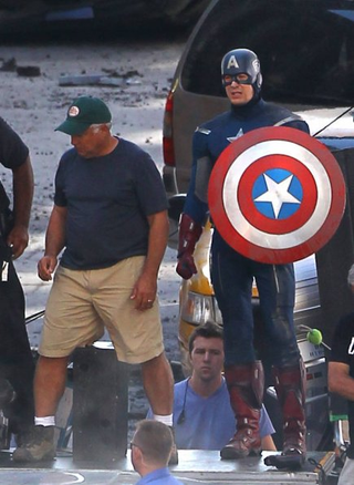 Illustration for article titled The Avengers set photos